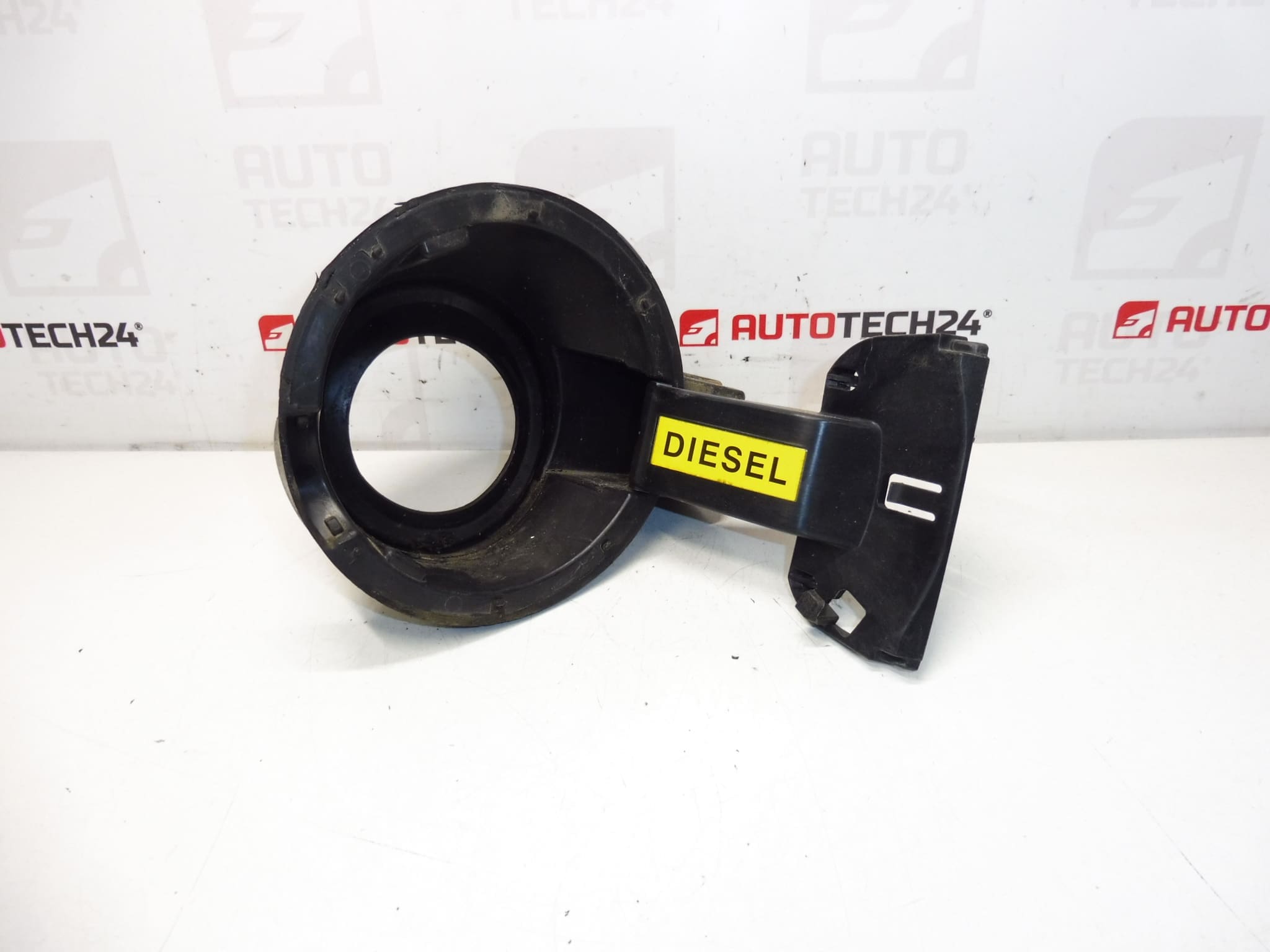 Brændstoftankpåfyldningsstuds Peugeot 3008 9682803280 1517E2